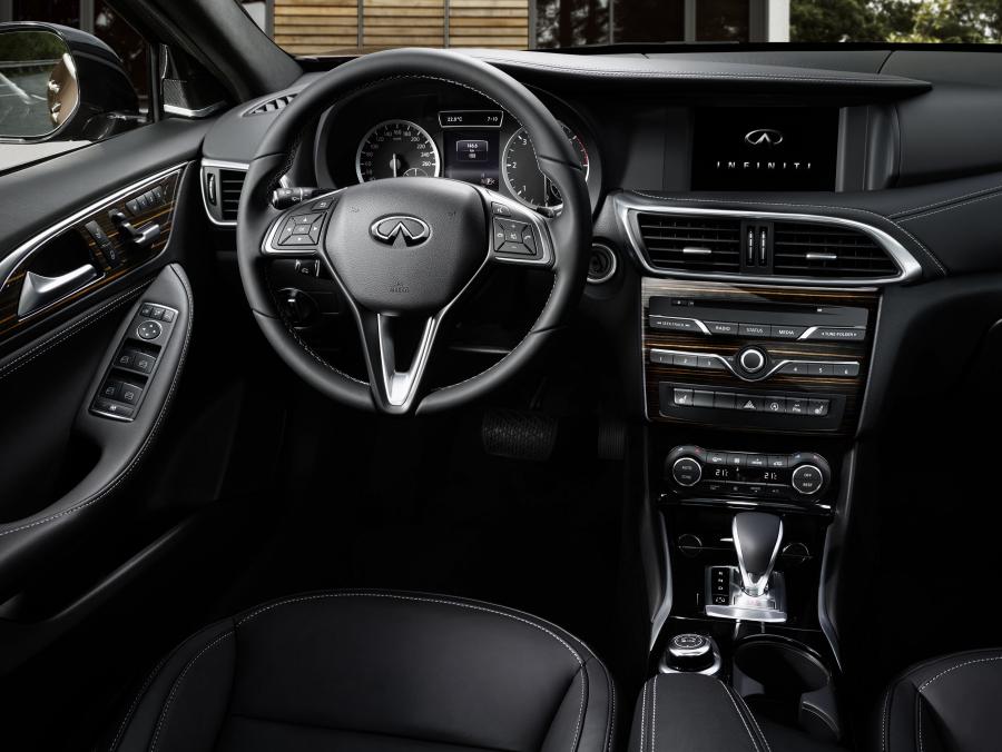  Infiniti Q30 2.2d 2015 года  (фото 3 из 11)